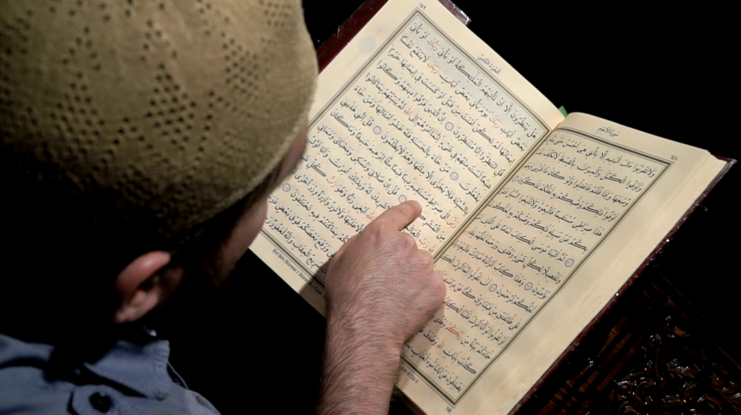 mullah reading koran